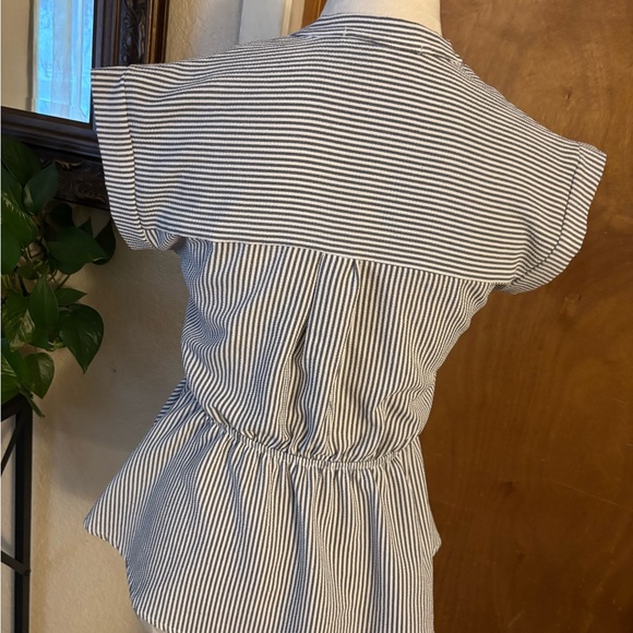 Peplum top
Women’s size Medium - Picture 6 of 10